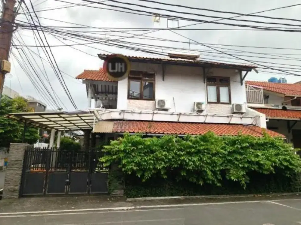 Dijual Rumah 3 Lantai Hook Lokasi Strategis Depan Taman Dalam Komplek, Tomang, Jakarta Barat