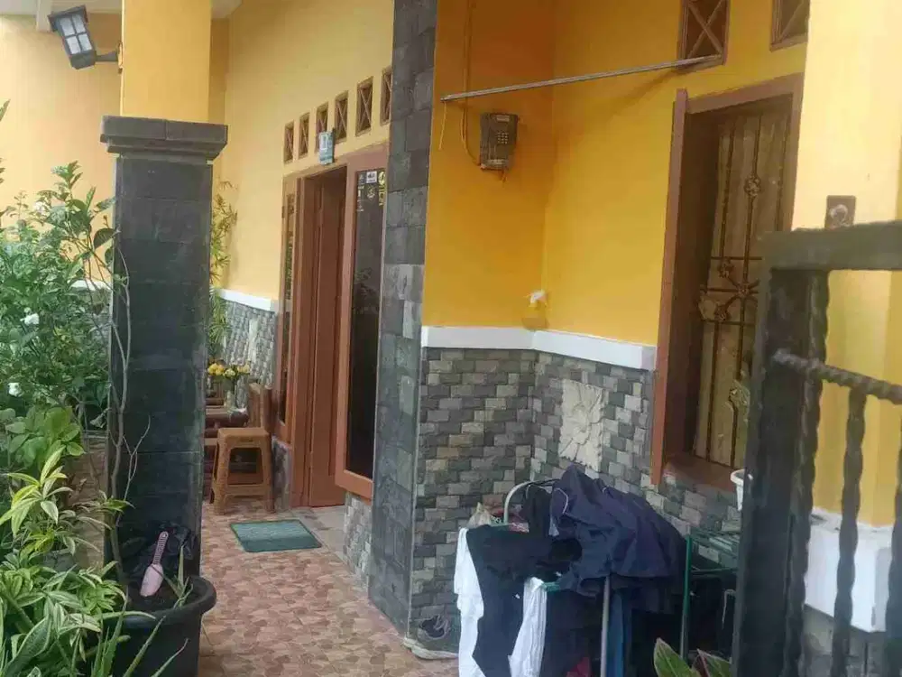 Di jual rumah minimalis ukuran yg lumayan besar lokasi peninggilan pondok lakah Ciledug Tangerang kota