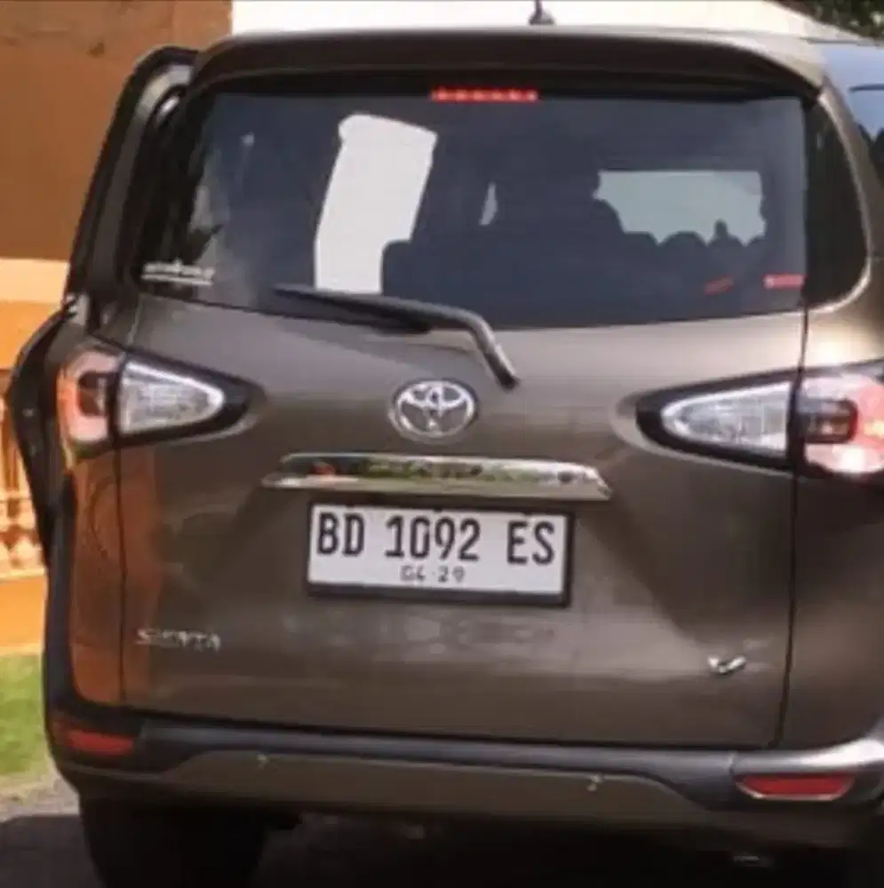 Jual cepat mobil sienta type V tahun 2018