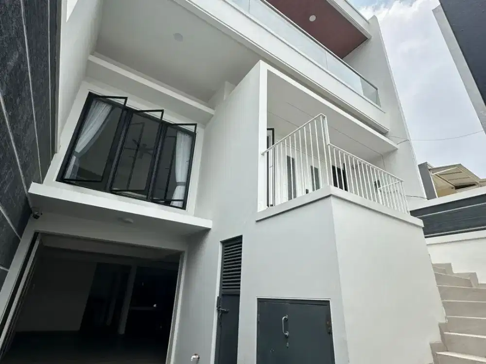 Rumah 3,5 Lantai di Bojong Indah Sudah Renovasi