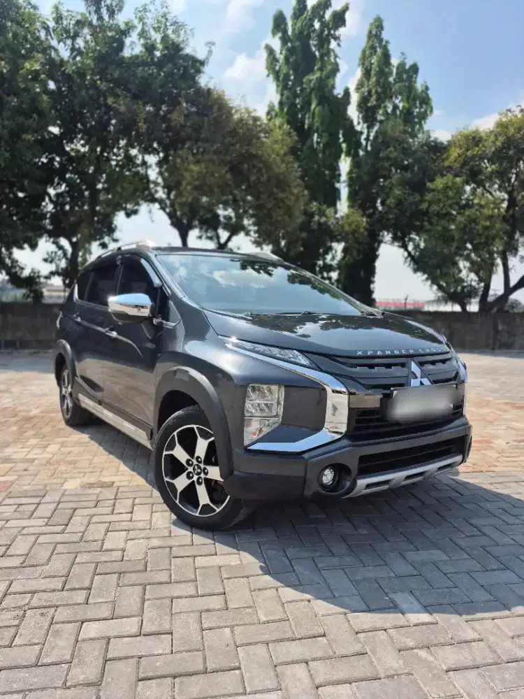 Mitsubishi Expander Cross Premium Package km 25 ribu !