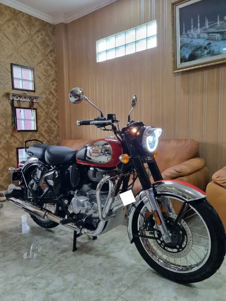 Royal Enfield Classic 350 Red Chrome 2024 Low KM