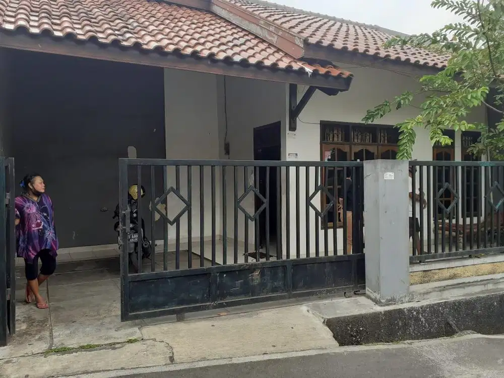 RUMAH DEKAT JALAN BESAR