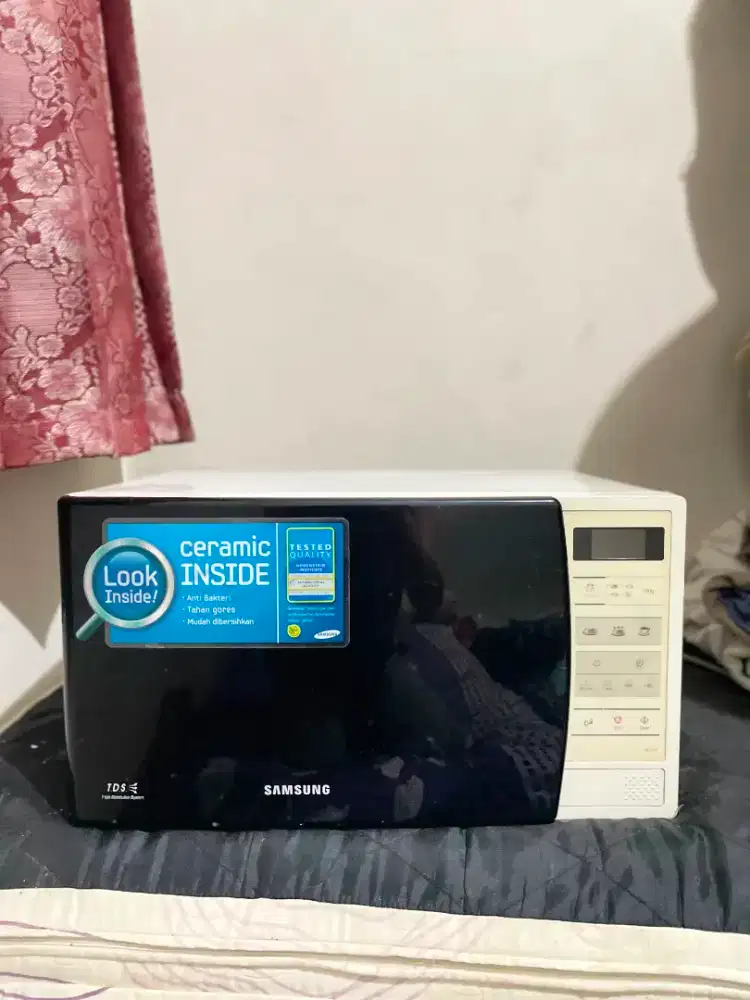 Microwave Samsung Solo 20 Liter ME731K/XSE