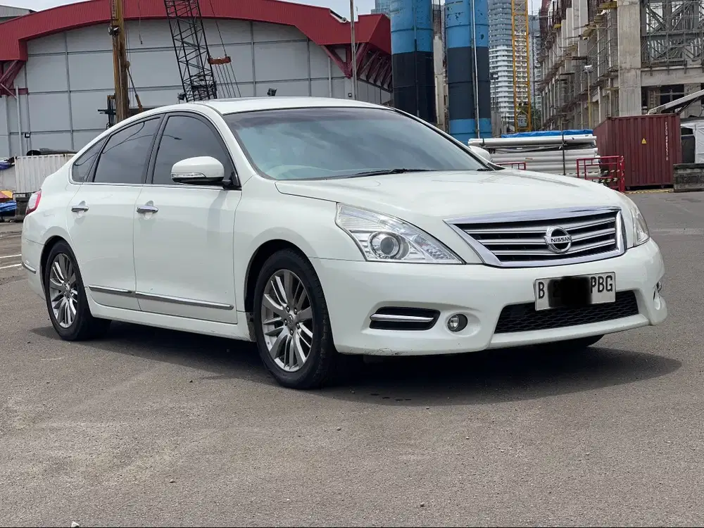 NISSAN TEANA XV AT PUTIH 2013