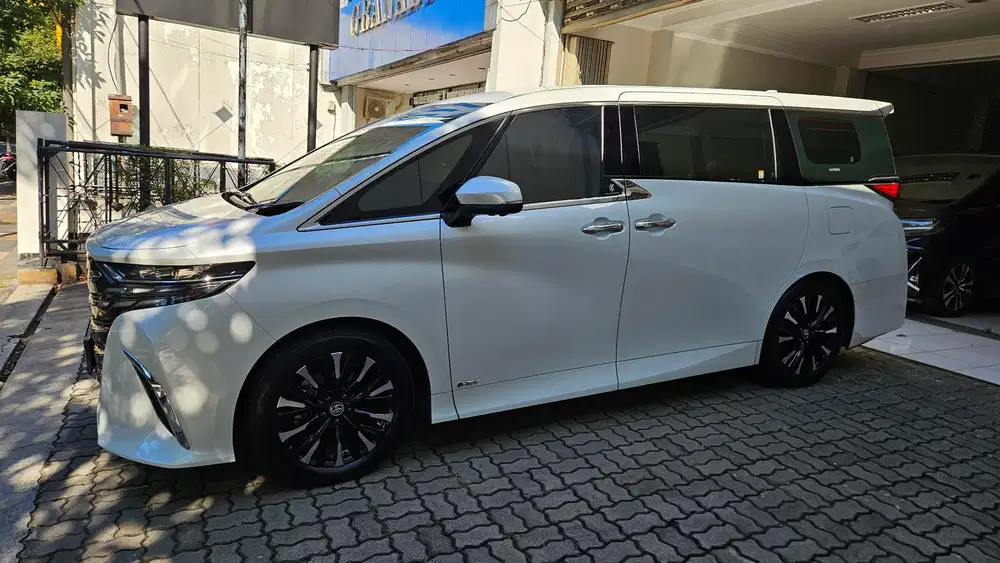 Toyota Alphard Hybrid 2025 Istimewa Seperti Baru