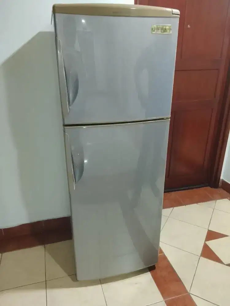 Kulkas mulus 2 pintu siap pakai ya