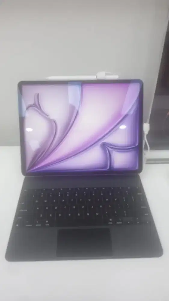 iPad air (model 13 inci) 128 GB