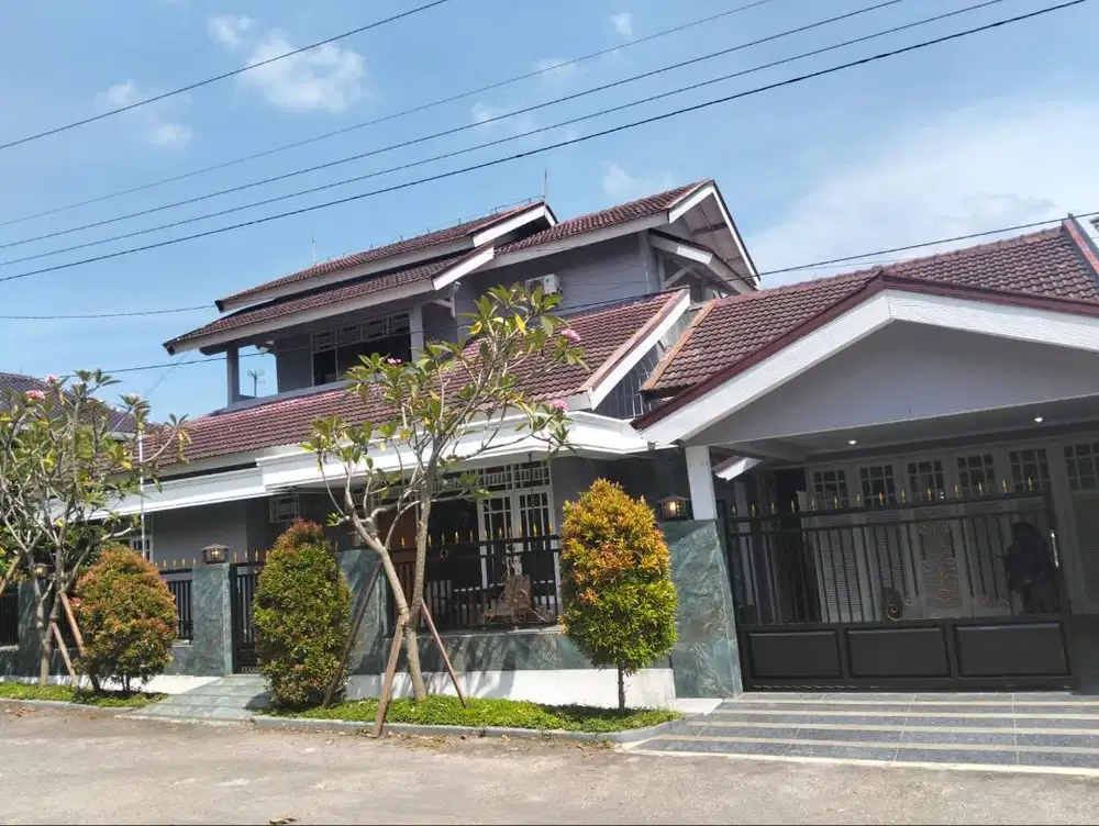 Full furnished Rumah mewah Villa Aster Srondol banyumanik