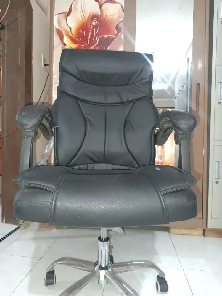Kursi Direktur Ex Kantor