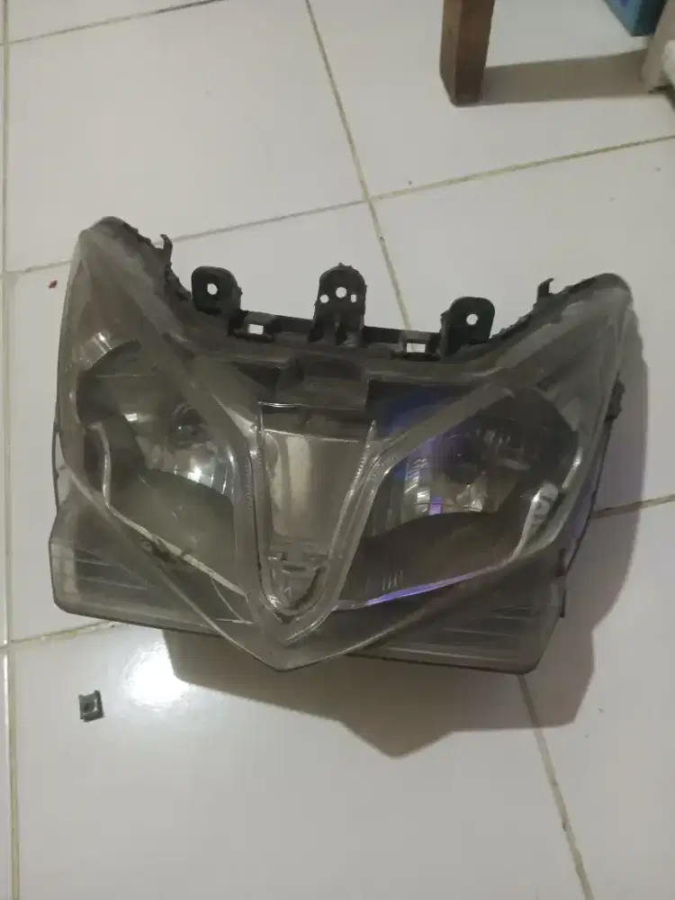 Reflektor depan Vario 125 kzr
