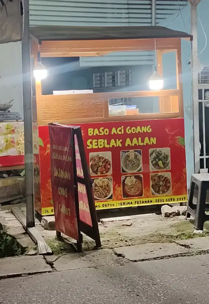 Gerobak second masih kokoh