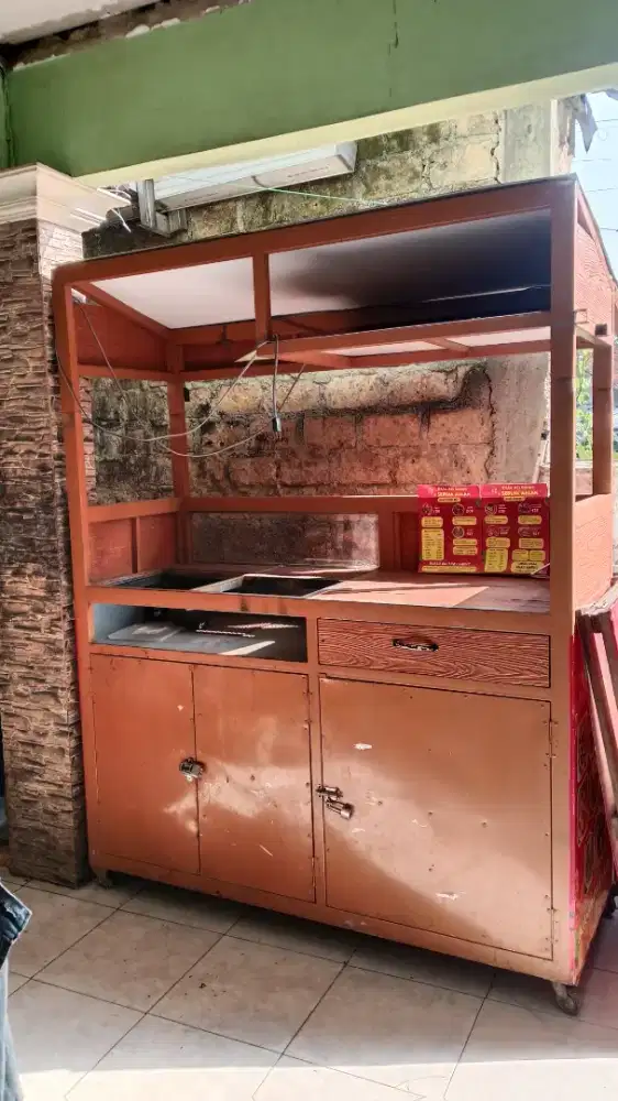Gerobak second masih kokoh
