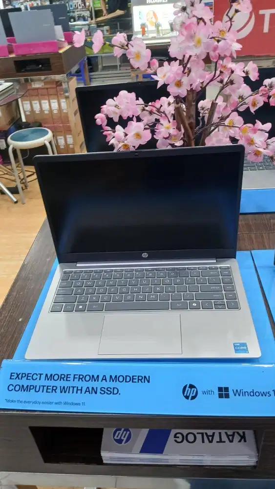 HP 14 EP0261TU EP0260TU Intel Core i3-1315U 8GB SSD 512GB W11+OH2024