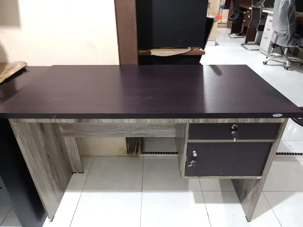 Meja Kantor Seken