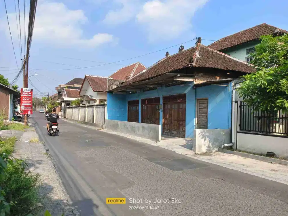 RUMAH  YIS JOMBOR DEKAT UGM