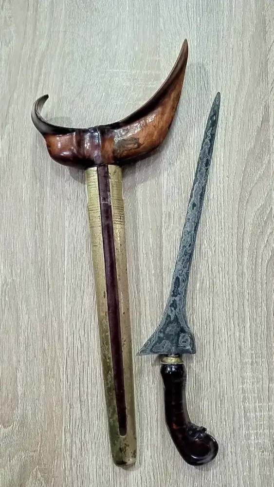 Keris sepuh brojol pamor udan mas tiban gonjo iras