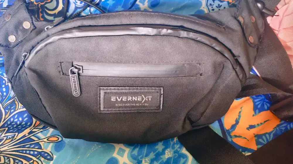 Tas selempang waistbag hitam