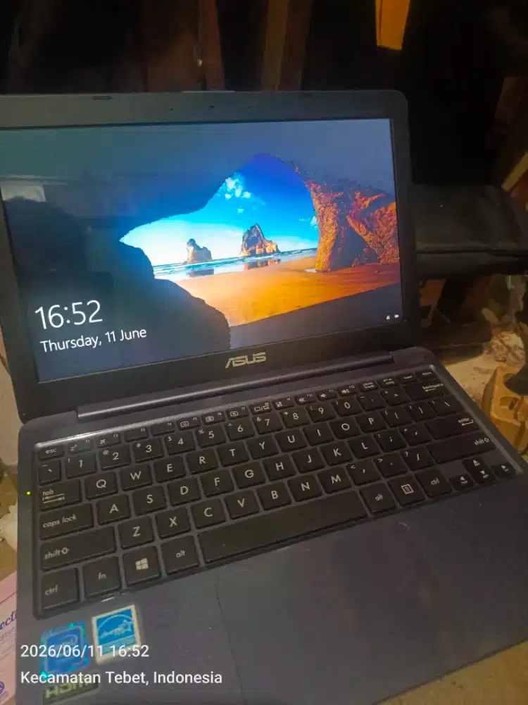 Laptop ASUS Vivobook 12 E203MAH