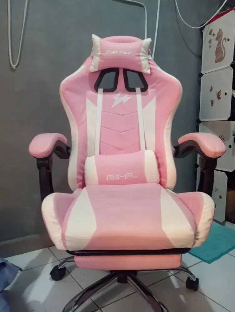 kursi gaming warna pink