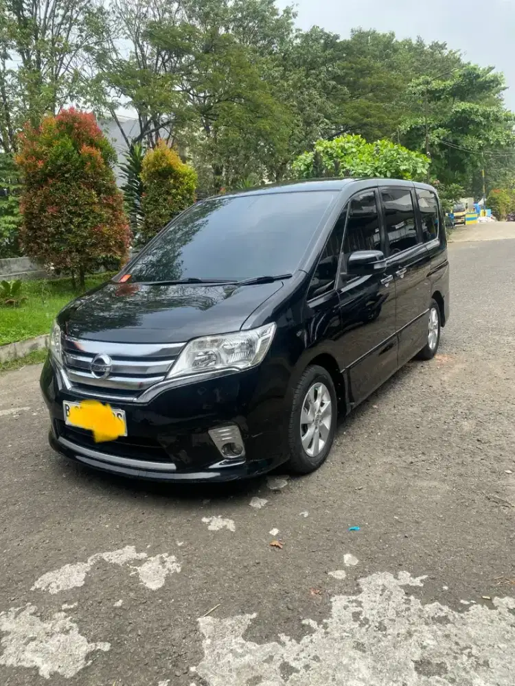 Nissan Serena 2.0 highwaystar 2014