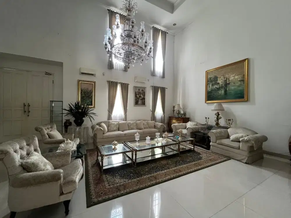 Rumah Klasik modern di Pondok Indah dekat Bukit Golf