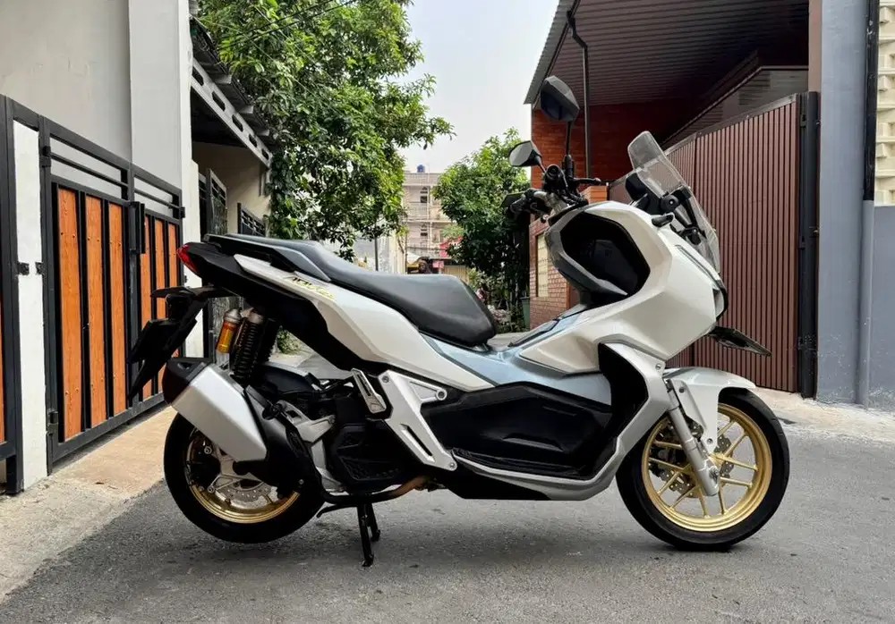 Honda ADV 150 ABS ISS (Tipe Tertinggi) MULUSSS Surat Lengkap