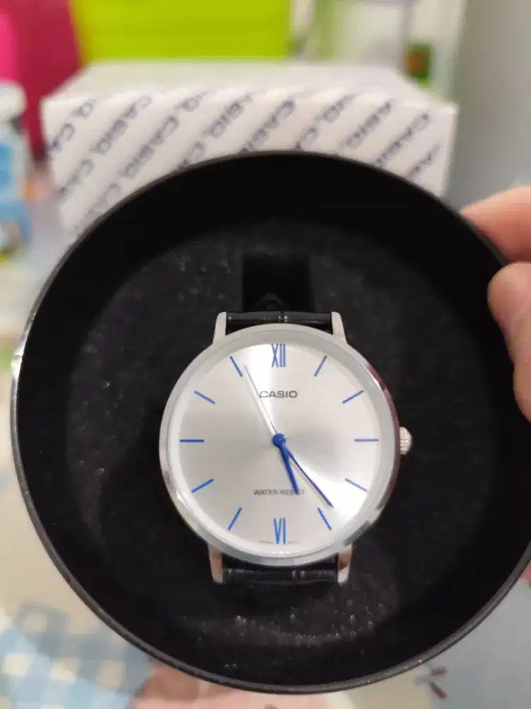 Jam tangan istimewa/jam tangan wanita/jam tangan minimalis