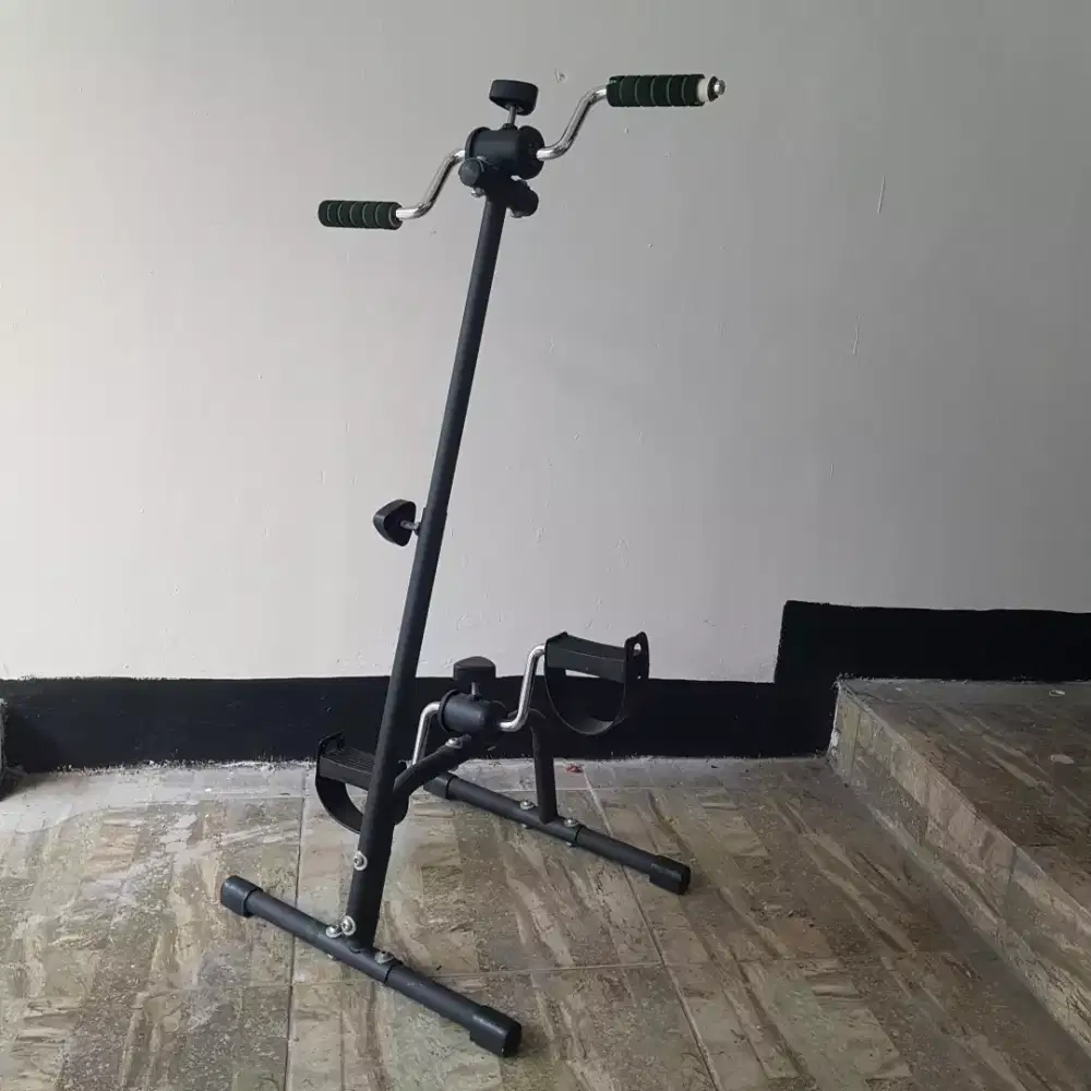 Sepeda Statis latihan Kaki & Tangan