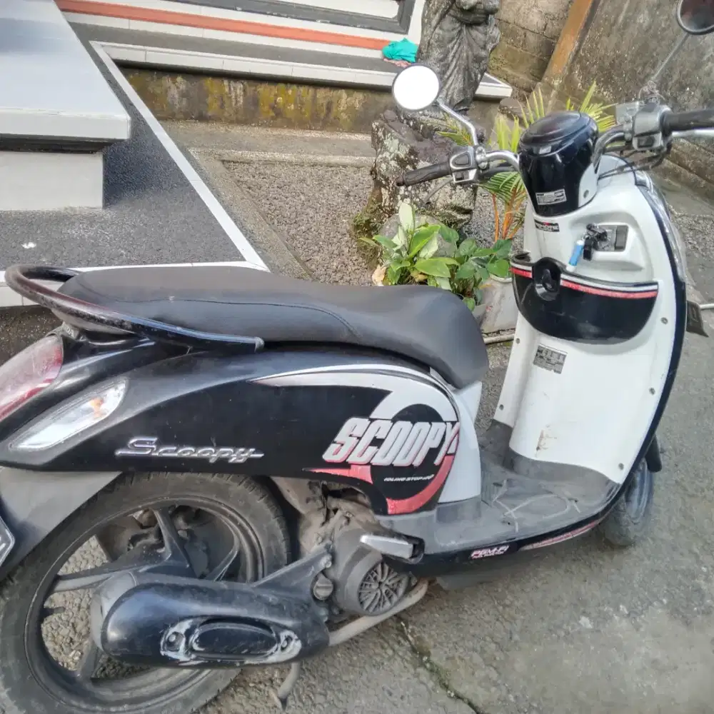 DIJUAL HONDA SCOOPY TAHUN 2015.