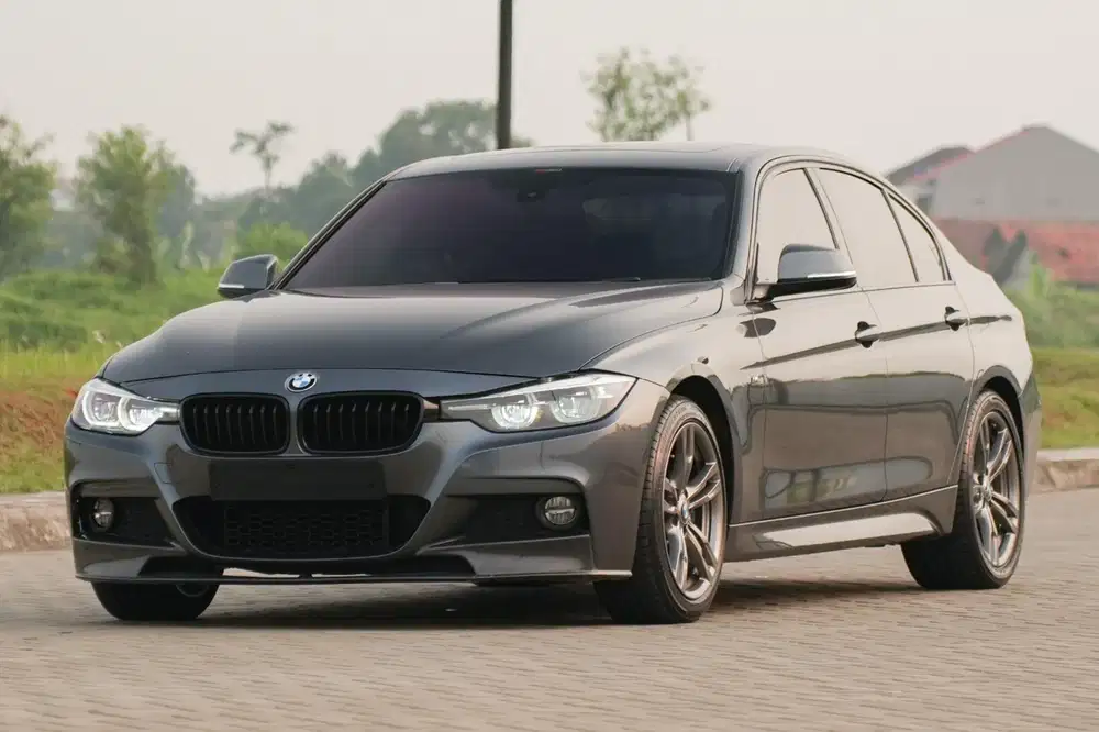 Pajak Panjang BMW 330i Sport Shadow LCI 2020 (F30)
