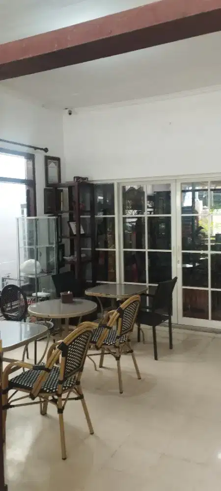 Disewakan Ruangan Berdampingan Dengan Cafe