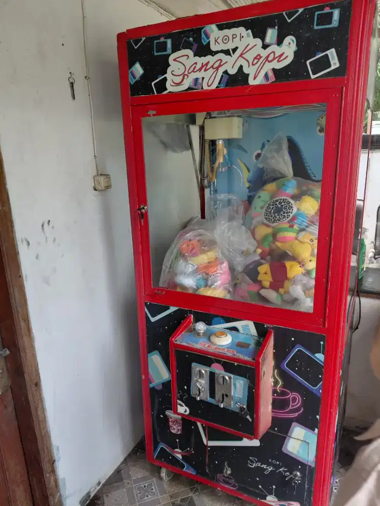 Jual mesin capit second kondisi normal bekas di pakai di cafe