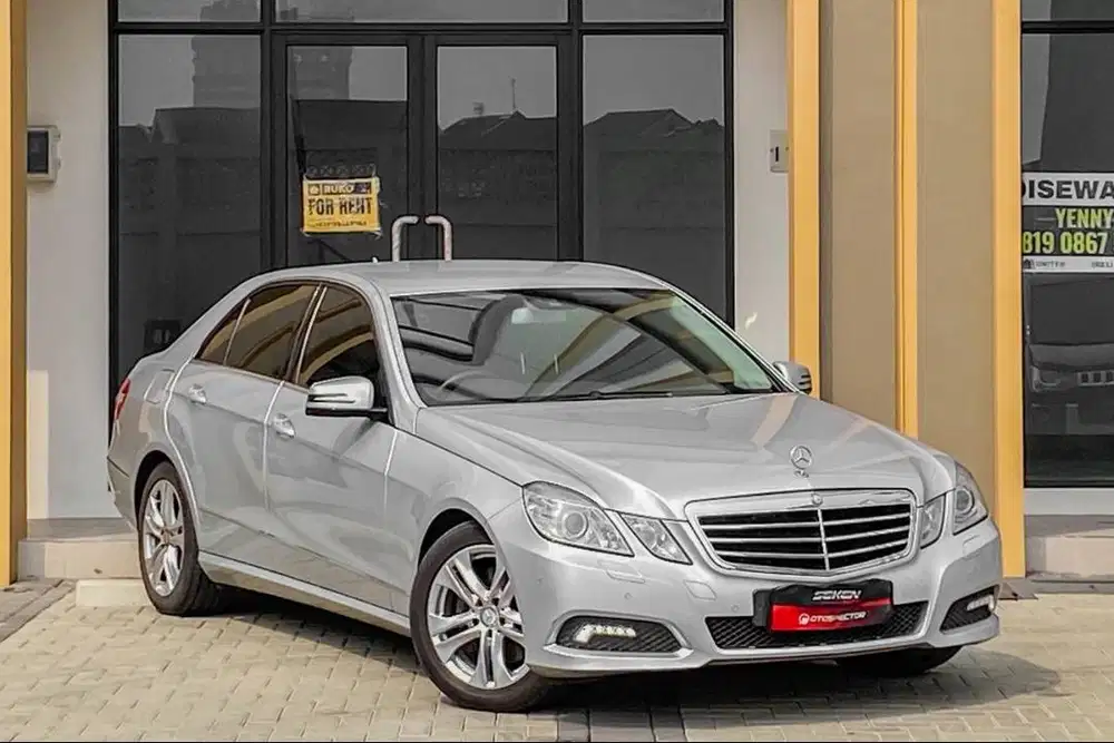 Mercedes Benz E300 3.0 Mercy E 300 Sedan AT Matic 2010 Abu Abu Metalik