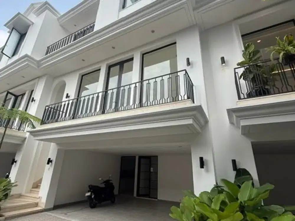 Rumah di Jln Radio Dalam , Brand New uk 173m2 with private pool at Kebayoran Jaksel