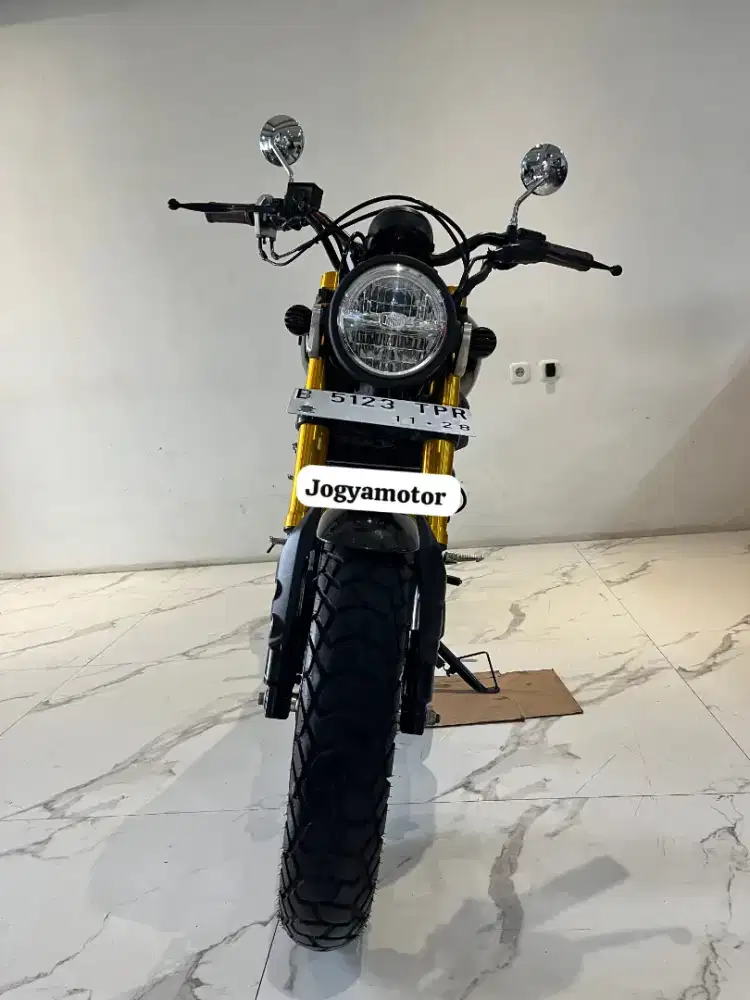 1 - Yamaha XSR 155 Tahun 2023
