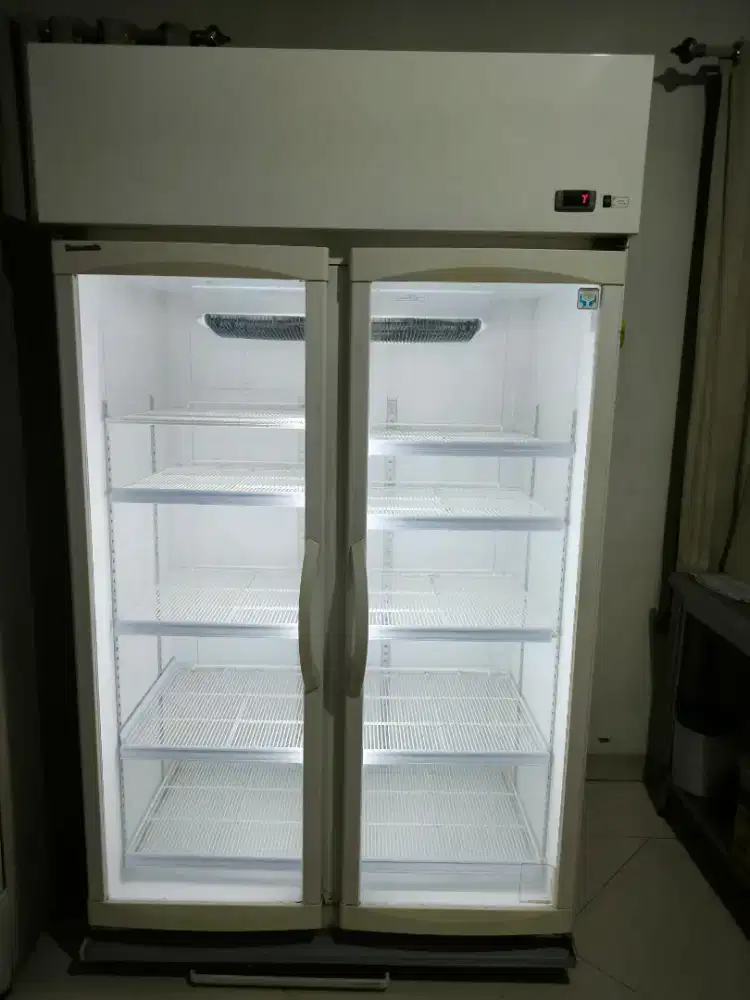 Dijual showcase 2 pintu merk panasonic