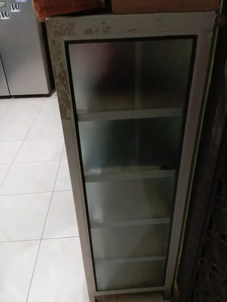 Rak etalase aluminium kaca