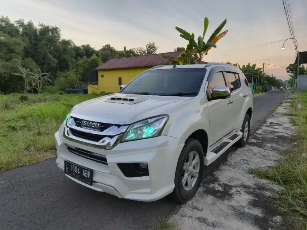 MU-X 2015 A/T Istimewa km 70rb