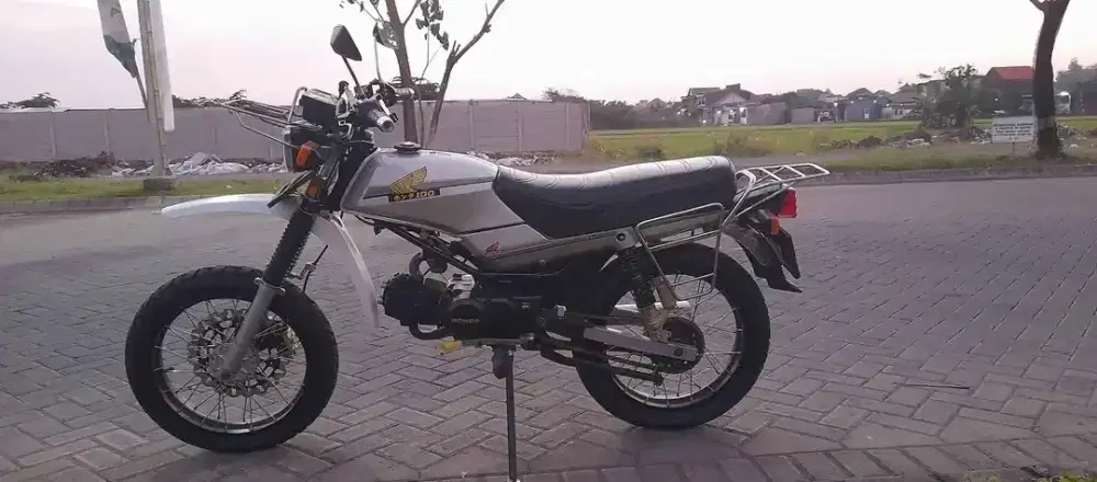 Honda win 100 istimewa