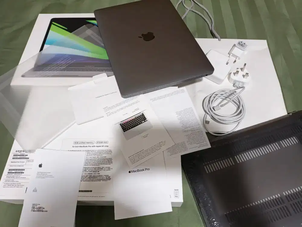 Macbook Pro 2020 M1 13inch 500gb seperti baru NO MINUS  PERFECT