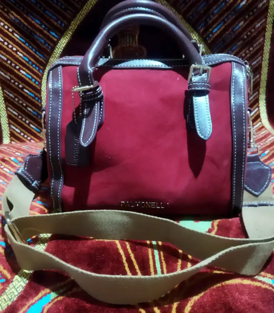 Tas merk Palmonela cantikb& elegant,msh wangi br. Bs jinjing/selempang
