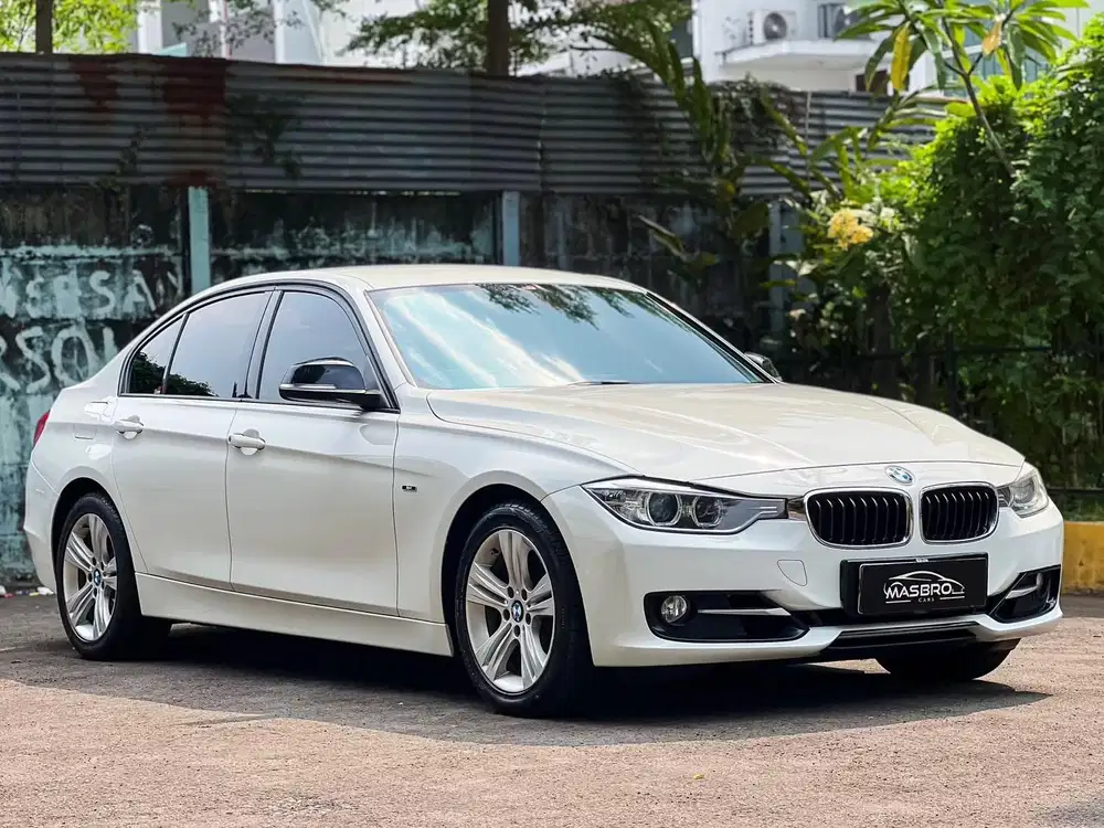 BMW 320i Sport 2013 odo 38rb Very low tangan pertama no minus
