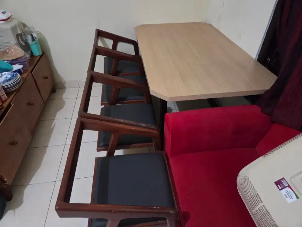 1 Set Meja Makan + 4 Kursi