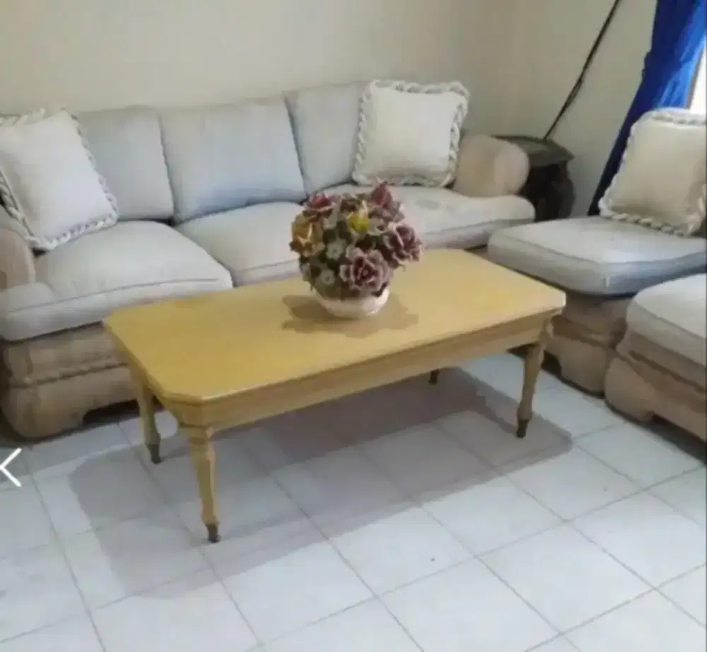 Di Jual Sofa dan Meja