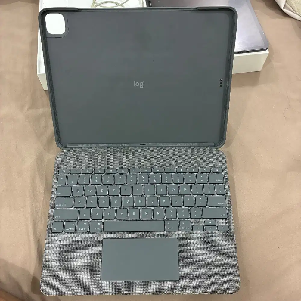 magic keyboard logitech combo touch 12,9 inch ipad pro M1 M2