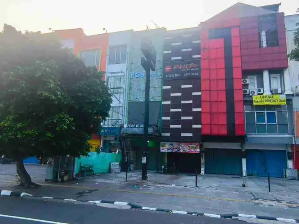 Dijual Ruko 3 lantai di Rawamangun samping jalan Raya
