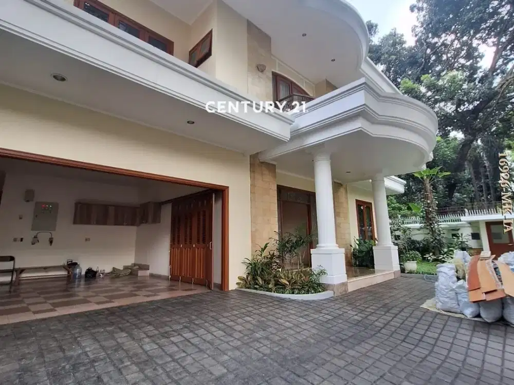 Disewakan Rumah Pondok Indah Lingkungan Asri Ada Kolam Renang