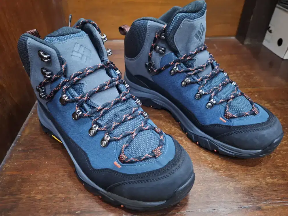 Columbia hiking shoes
