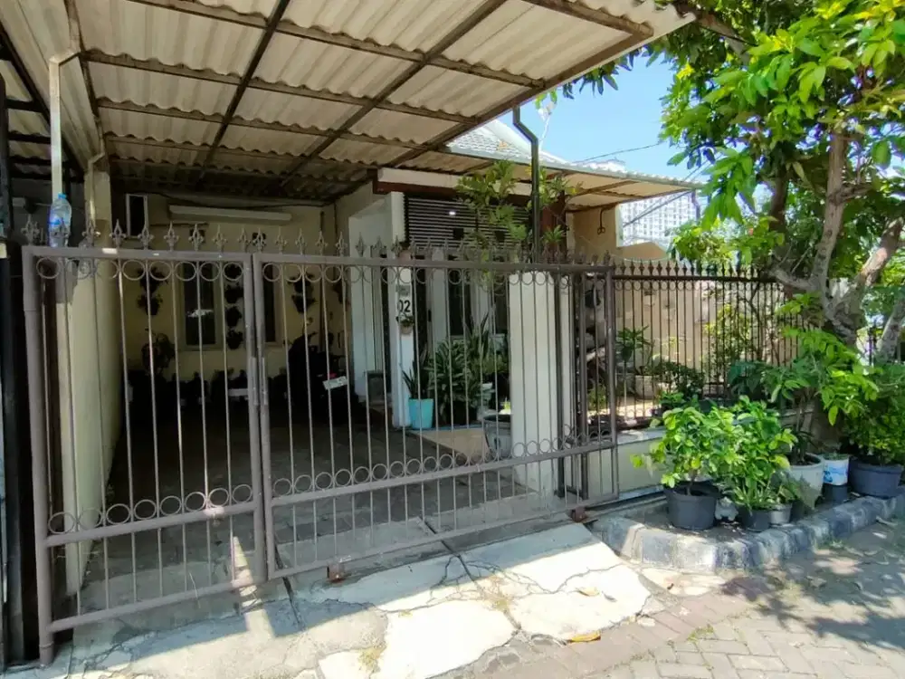 Dijual rumah hook siap huni dekat its hantuah dan pakuwon city di sukolilo dian regency aman tidak banjir